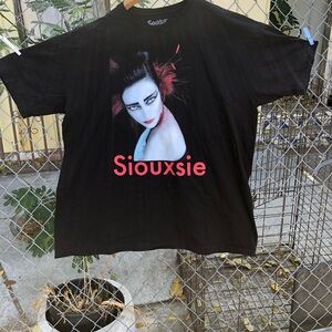 Source Unknown Black Siouxsie Graphic Tee 2023 concert tee